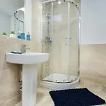 Апарт-отель Orchard & Avenue Serviced 4*