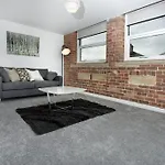 Orchard & Avenue Serviced 4* Брадфорд