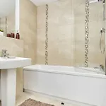 Orchard & Avenue Serviced Apartmanhotel