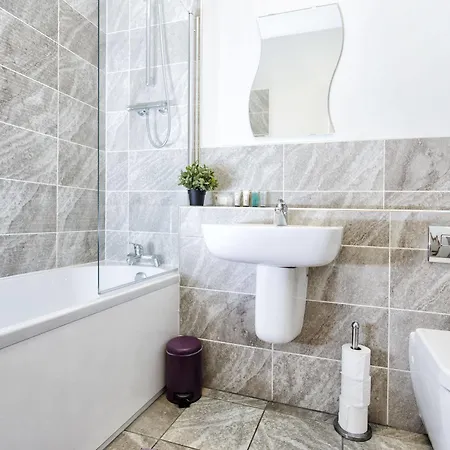 Ξενοδοχείο με διαμερίσματα Orchard & Avenue Serviced 4*